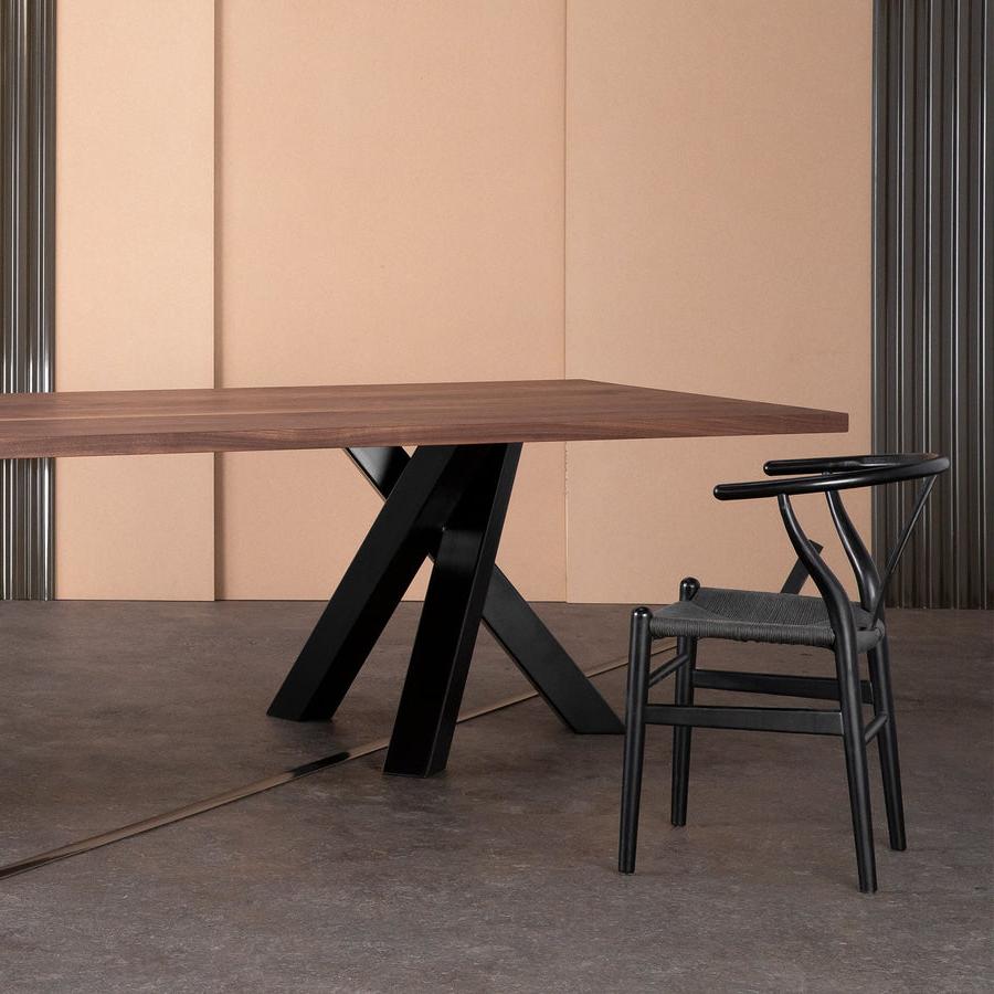 criss-cross leg dining table